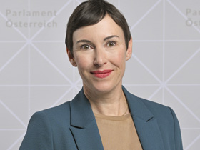 Henrike Brandstötter (NEOS)